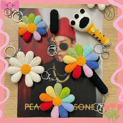 Handmade Crochet Daisy Keychain, Cute Flower Bag Charm, Aesthetic Knit Daisybong Keyring, Kawaii Backpack Accessory Gift