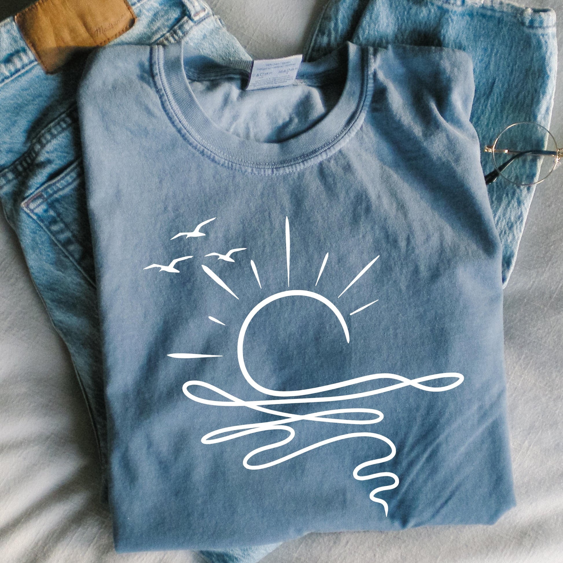 Comfort Colors Sun Ocean Shirt - Linear Graphic Boho Summer T Shirt - Trendy Beach Tee - Cute Minimalist Summer Tee