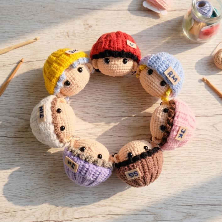 Kpop Band Crochet Doll Keychain Set, Handmade Kpop Band Plush Mini Dolls, Cute Members of KPop Group Gift, Fanmade Keyring Accessories