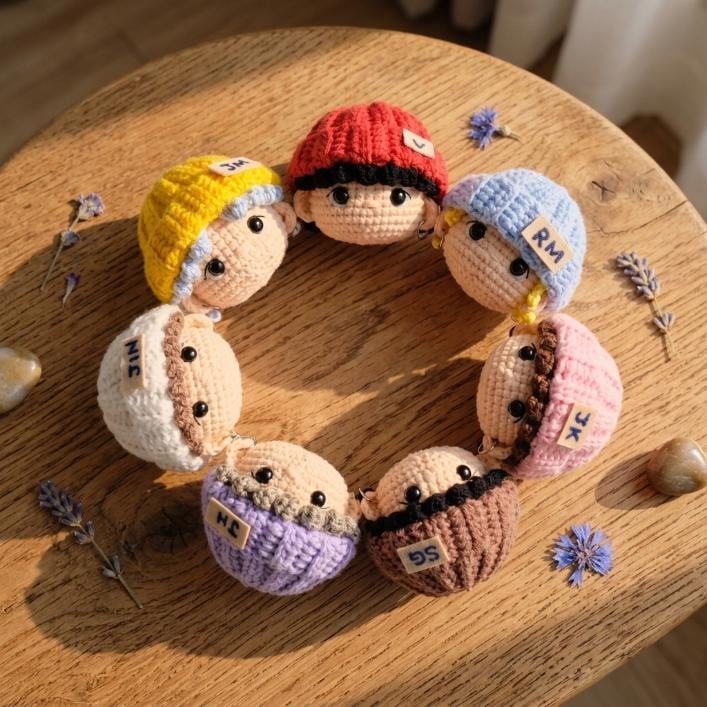 Kpop Band Crochet Doll Keychain Set, Handmade Kpop Band Plush Mini Dolls, Cute Members of KPop Group Gift, Fanmade Keyring Accessories