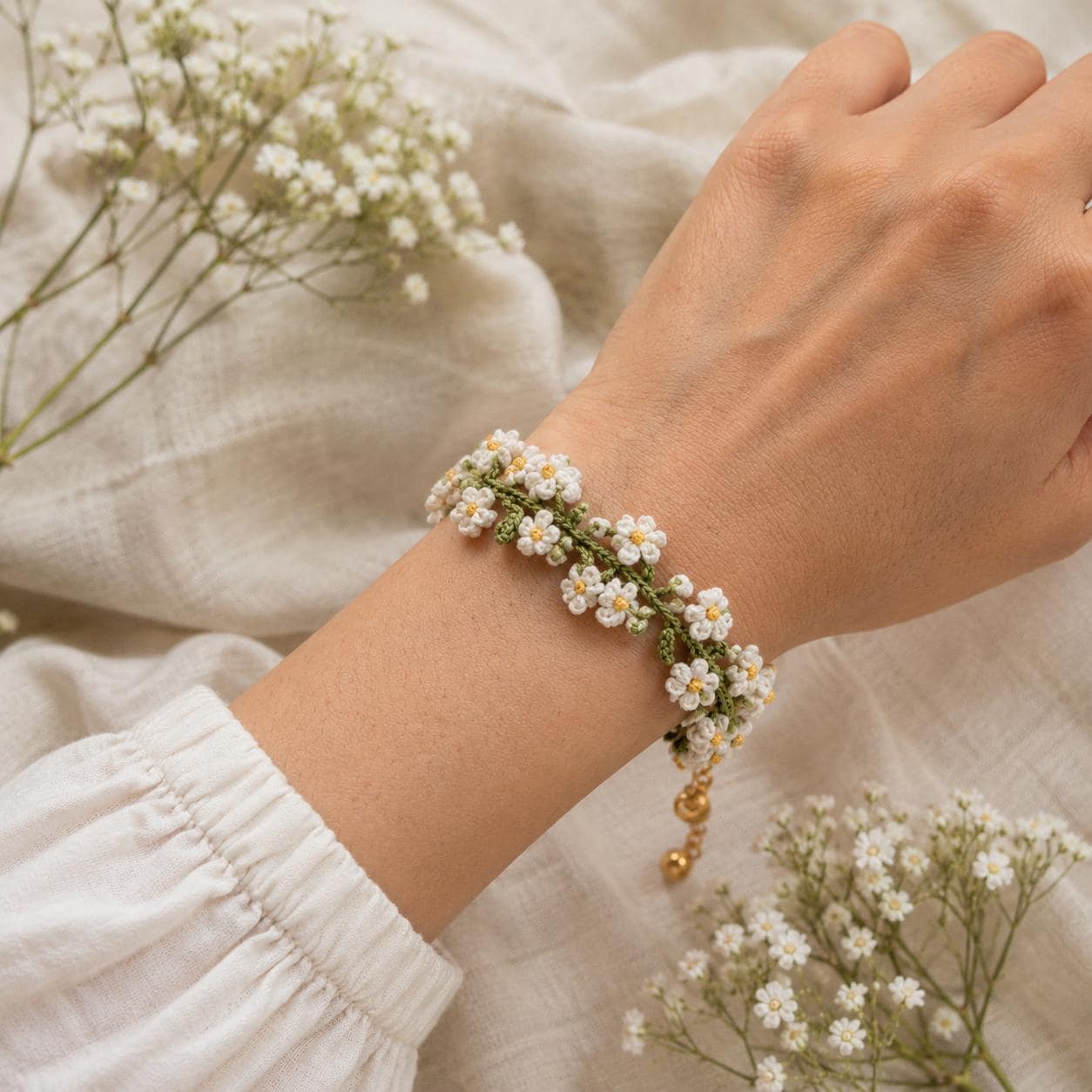 Crochet Flower Bracelet, Handmade Daisy Bracelet, Floral Friendship Bracelet, Cute Summer Jewelry, Gift for Her, Adjustable Bracelet