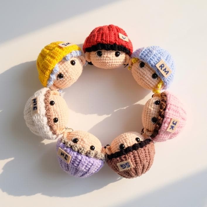 Kpop Band Crochet Doll Keychain Set, Handmade Kpop Band Plush Mini Dolls, Cute Members of KPop Group Gift, Fanmade Keyring Accessories