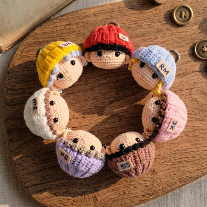 Kpop Band Crochet Doll Keychain Set, Handmade Kpop Band Plush Mini Dolls, Cute Members of KPop Group Gift, Fanmade Keyring Accessories