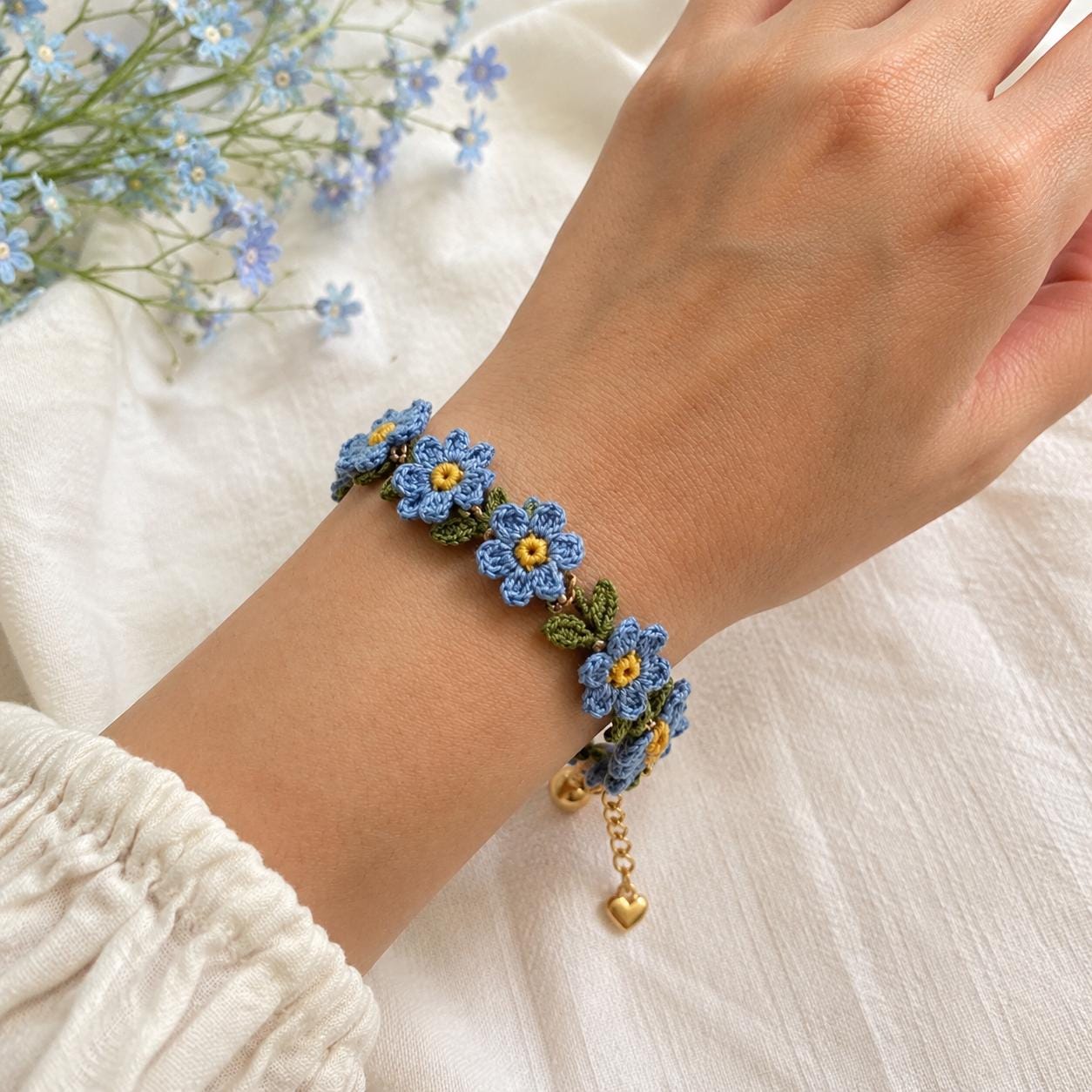 Crochet Flower Bracelet, Handmade Daisy Bracelet, Floral Friendship Bracelet, Cute Summer Jewelry, Gift for Her, Adjustable Bracelet